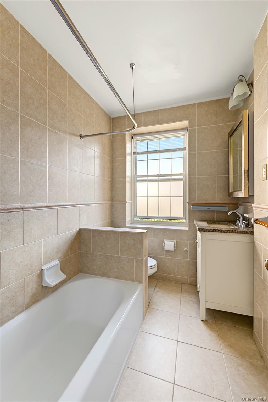 90 Knightbridge Rd, Unit 1J photo 16