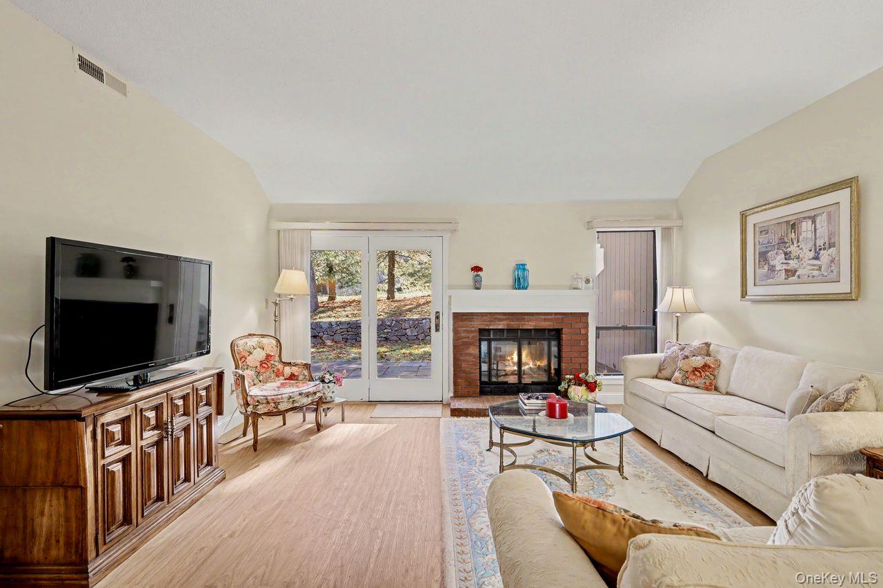 449 Heritage Hills, Unit B photo 14