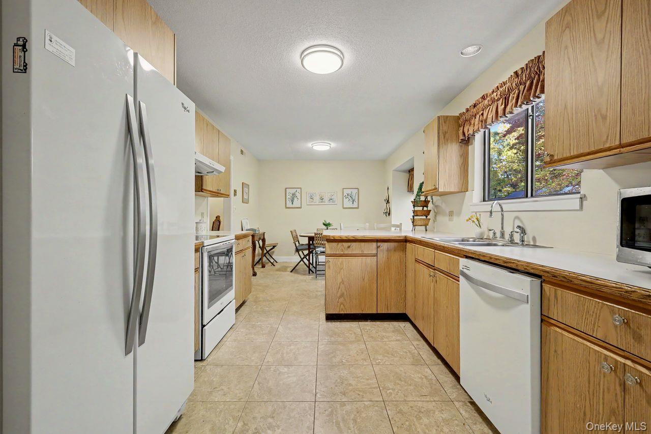 449 Heritage Hills, Unit B photo 8