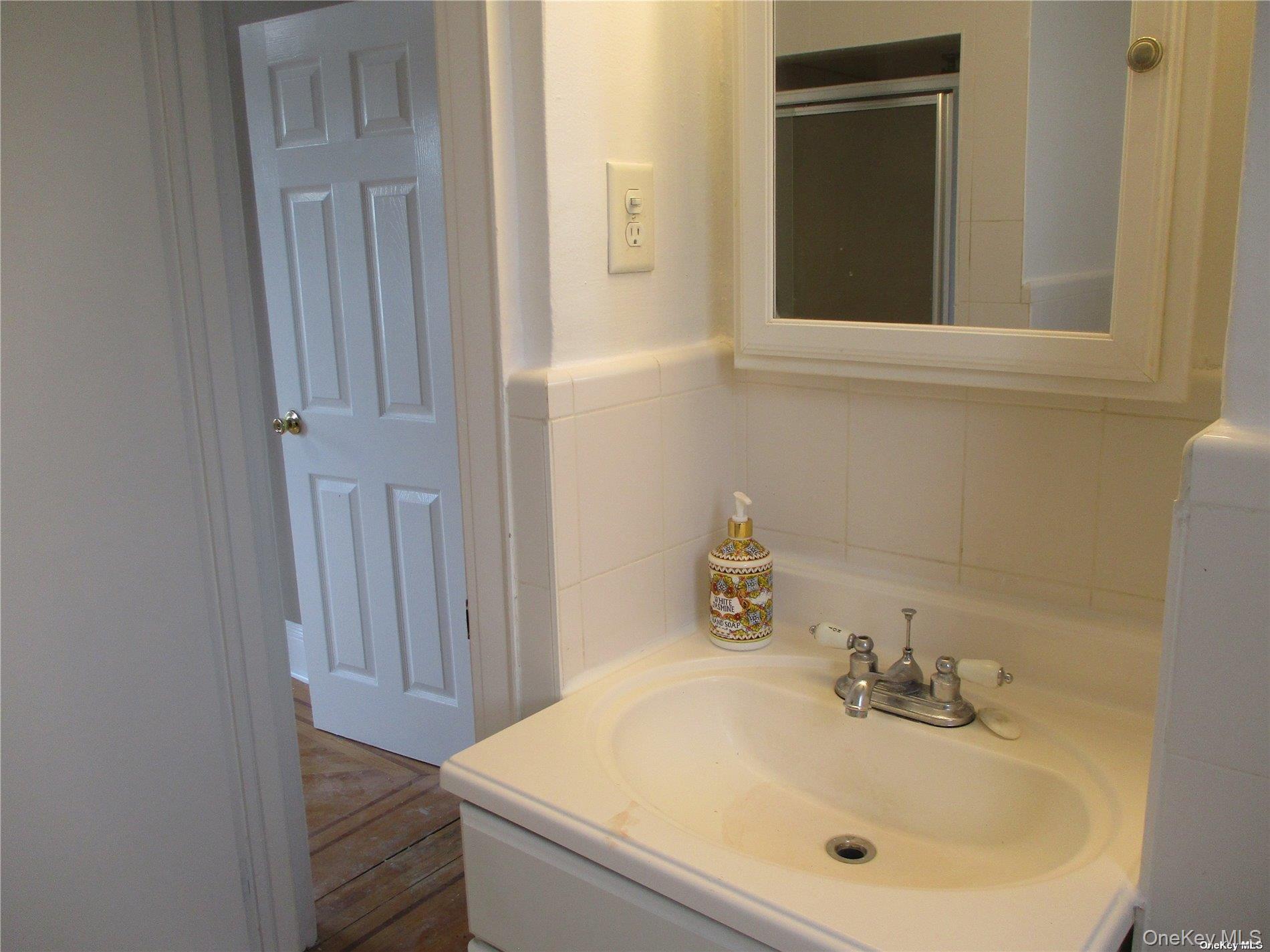 127 Gordon Rd – For Rent photo 3