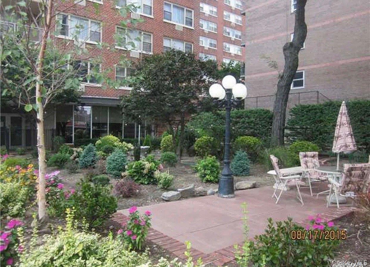 81-11 45 Ave, Unit 6D photo 10
