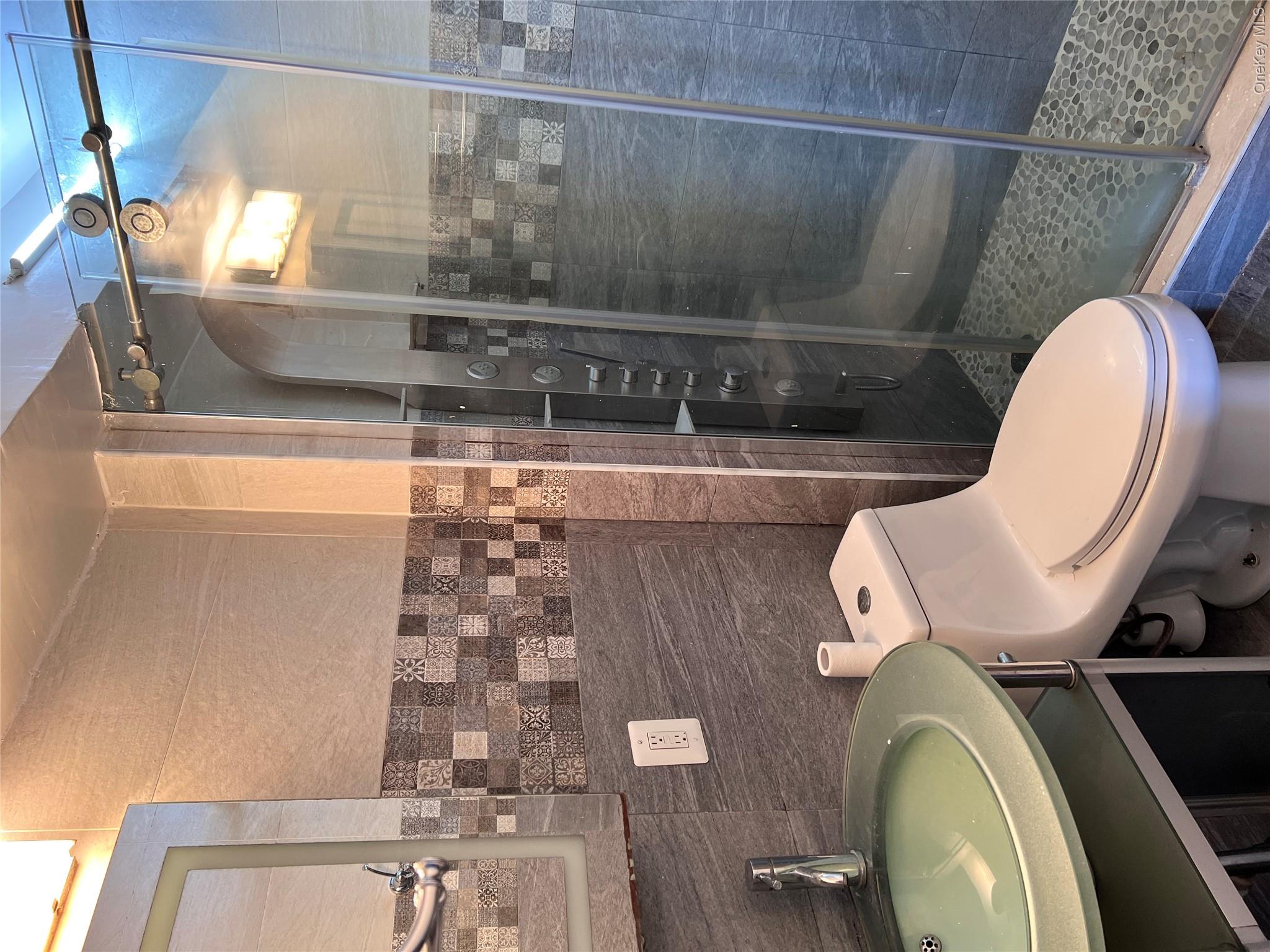 81-11 45 Ave, Unit 6D photo 9