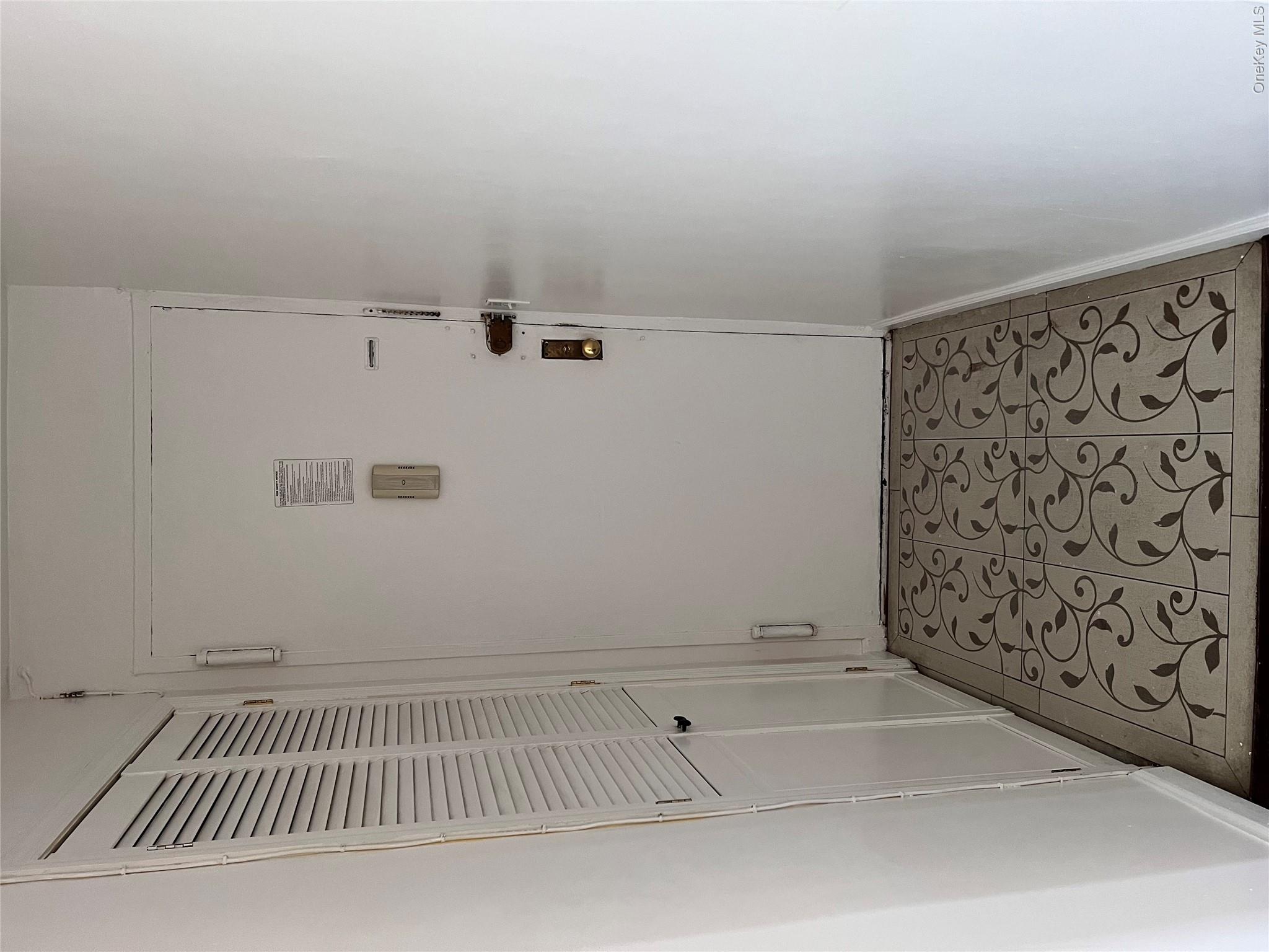 81-11 45 Ave, Unit 6D photo 3
