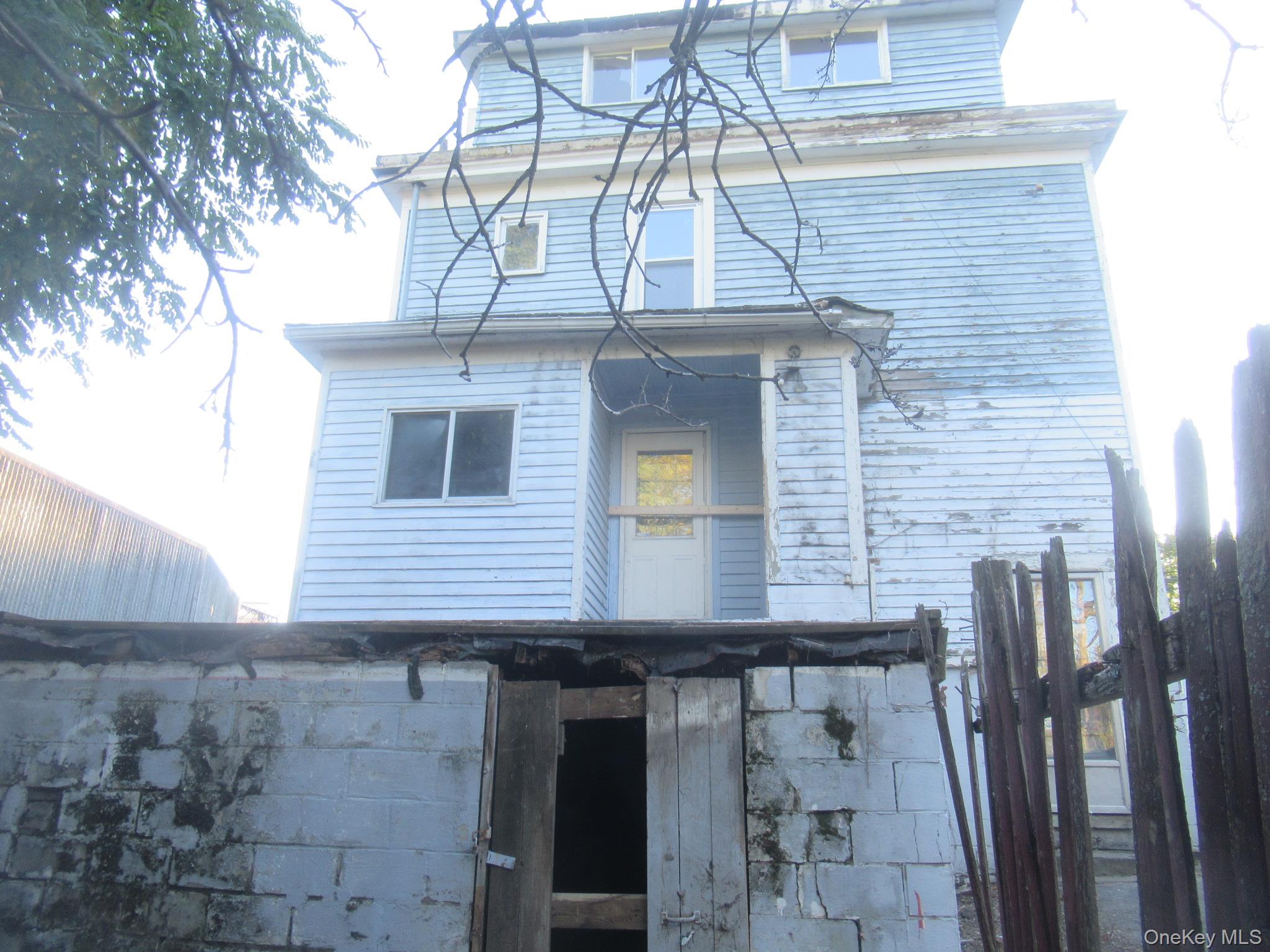 7 Streit Avenue – For Sale photo 4