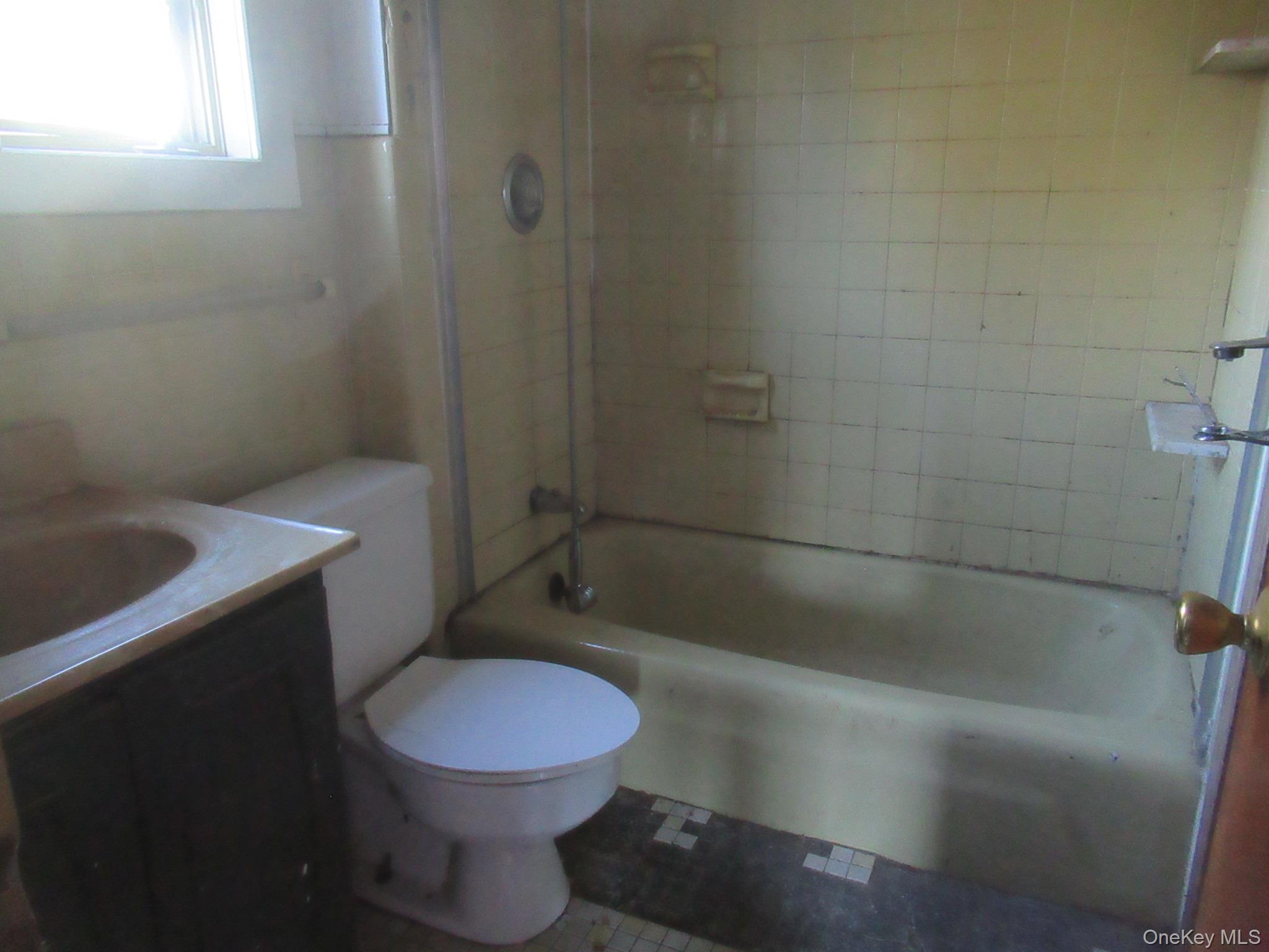 7 Streit Avenue – For Sale photo 16