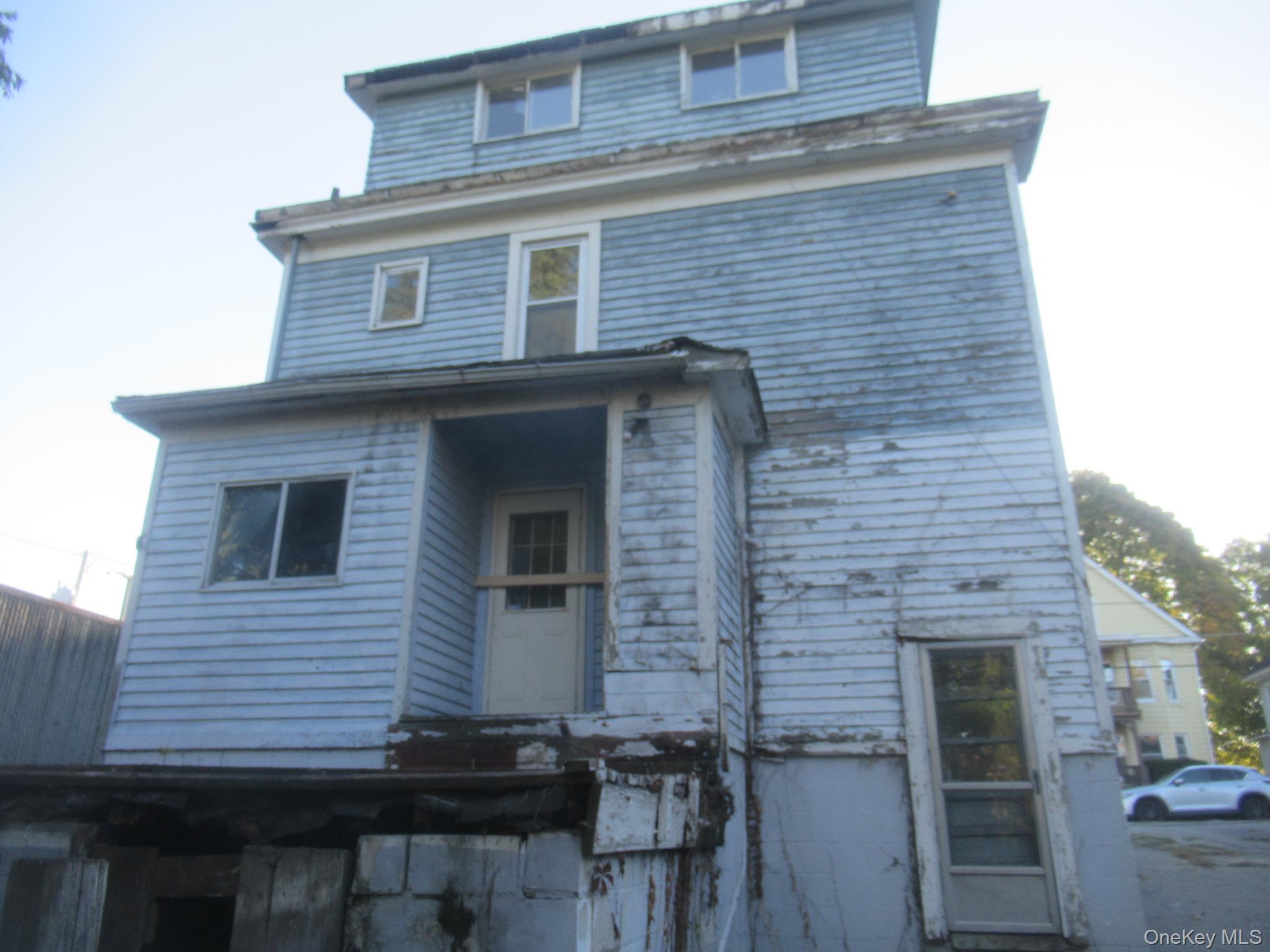7 Streit Avenue – For Sale photo 3