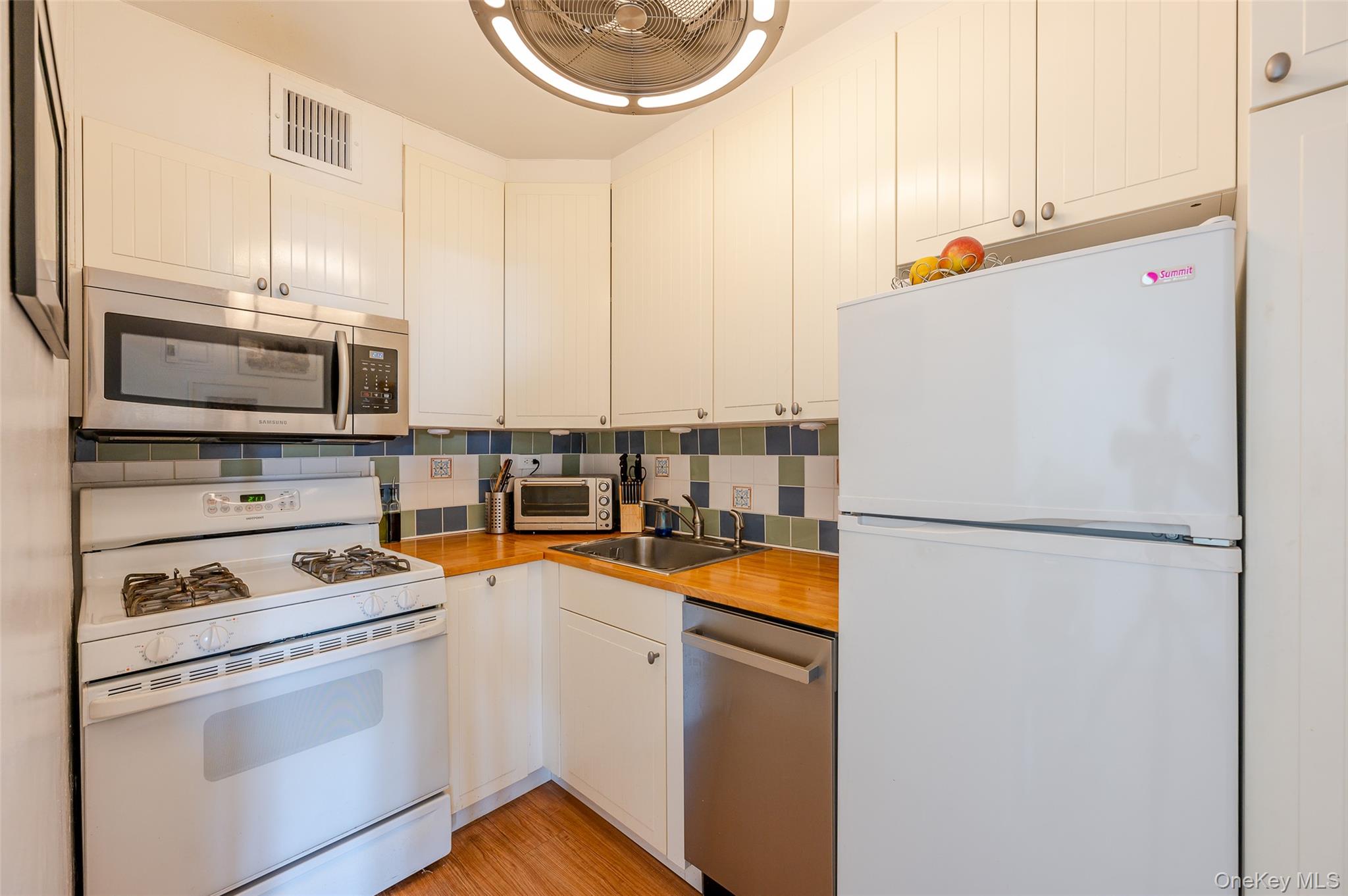 70-25 Yellowstone Boulevard, Unit 22P photo 6