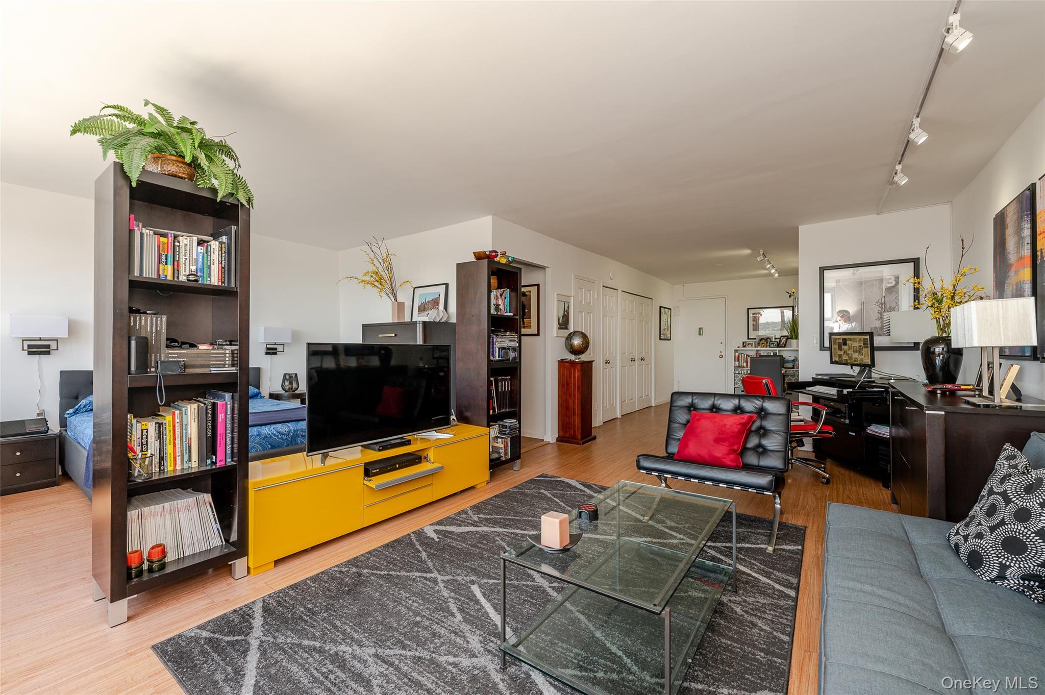 70-25 Yellowstone Boulevard, Unit 22P photo 3