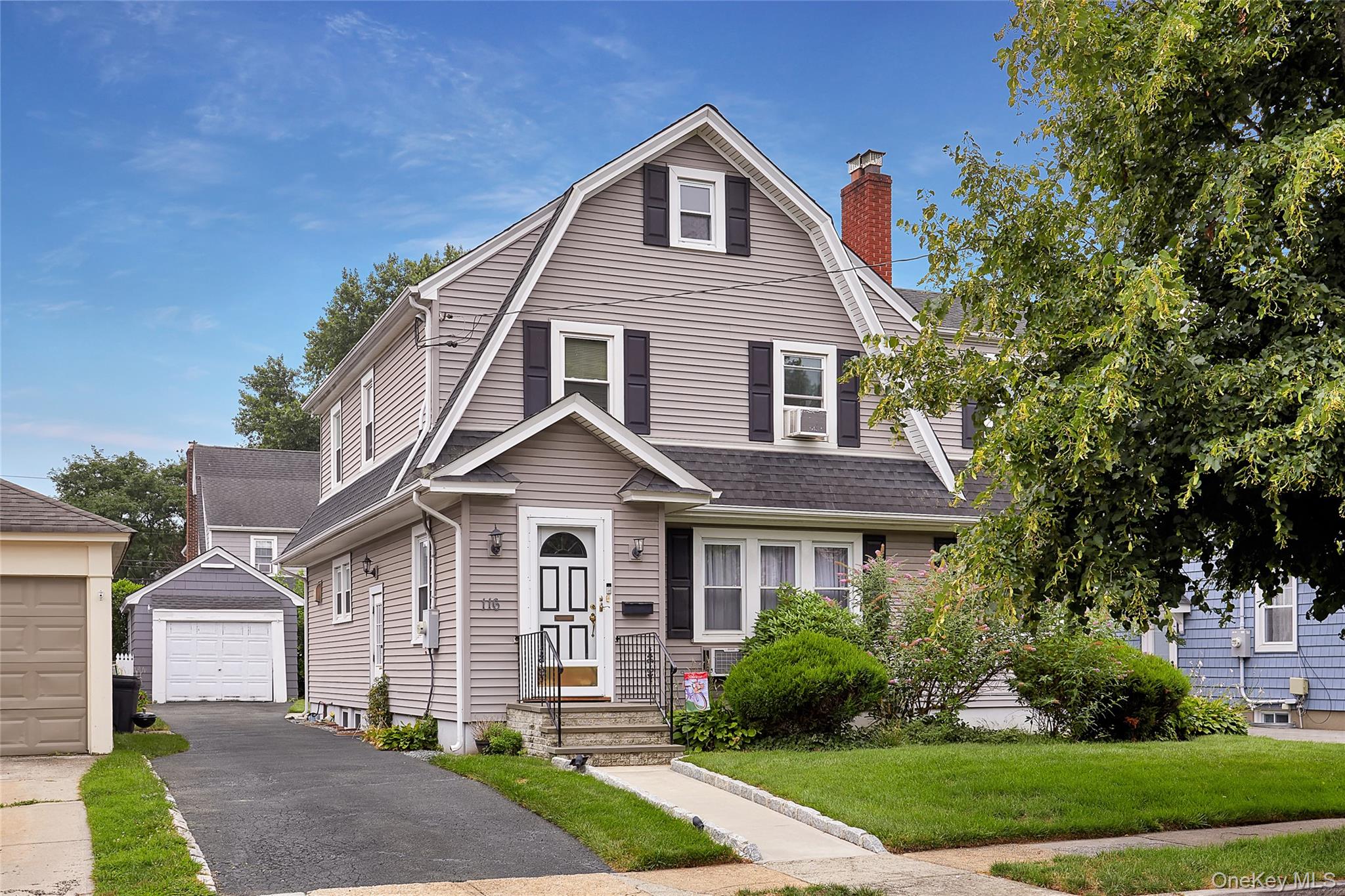 116 Oak Street – For Sale
