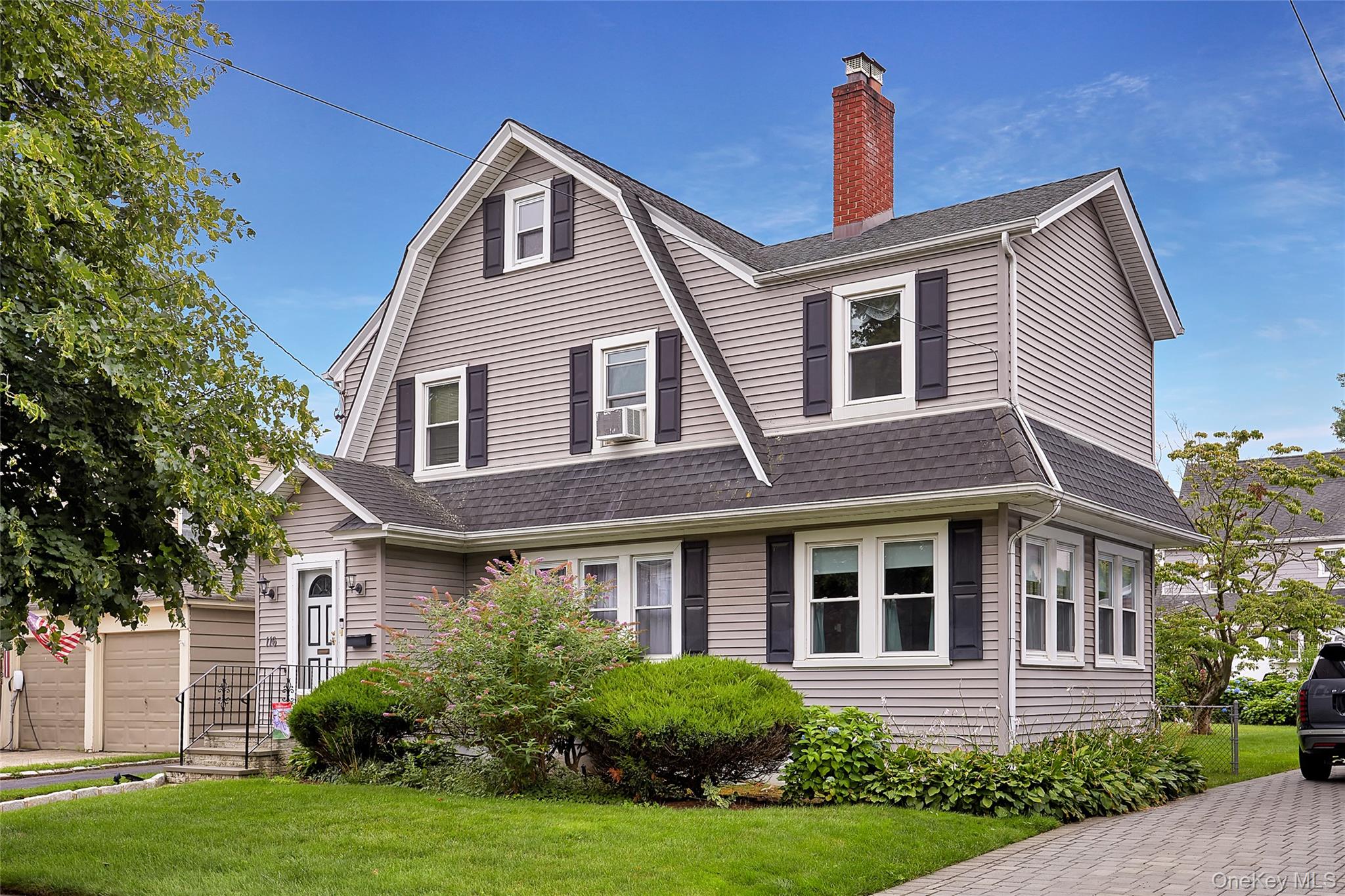 116 Oak Street – For Sale photo 2