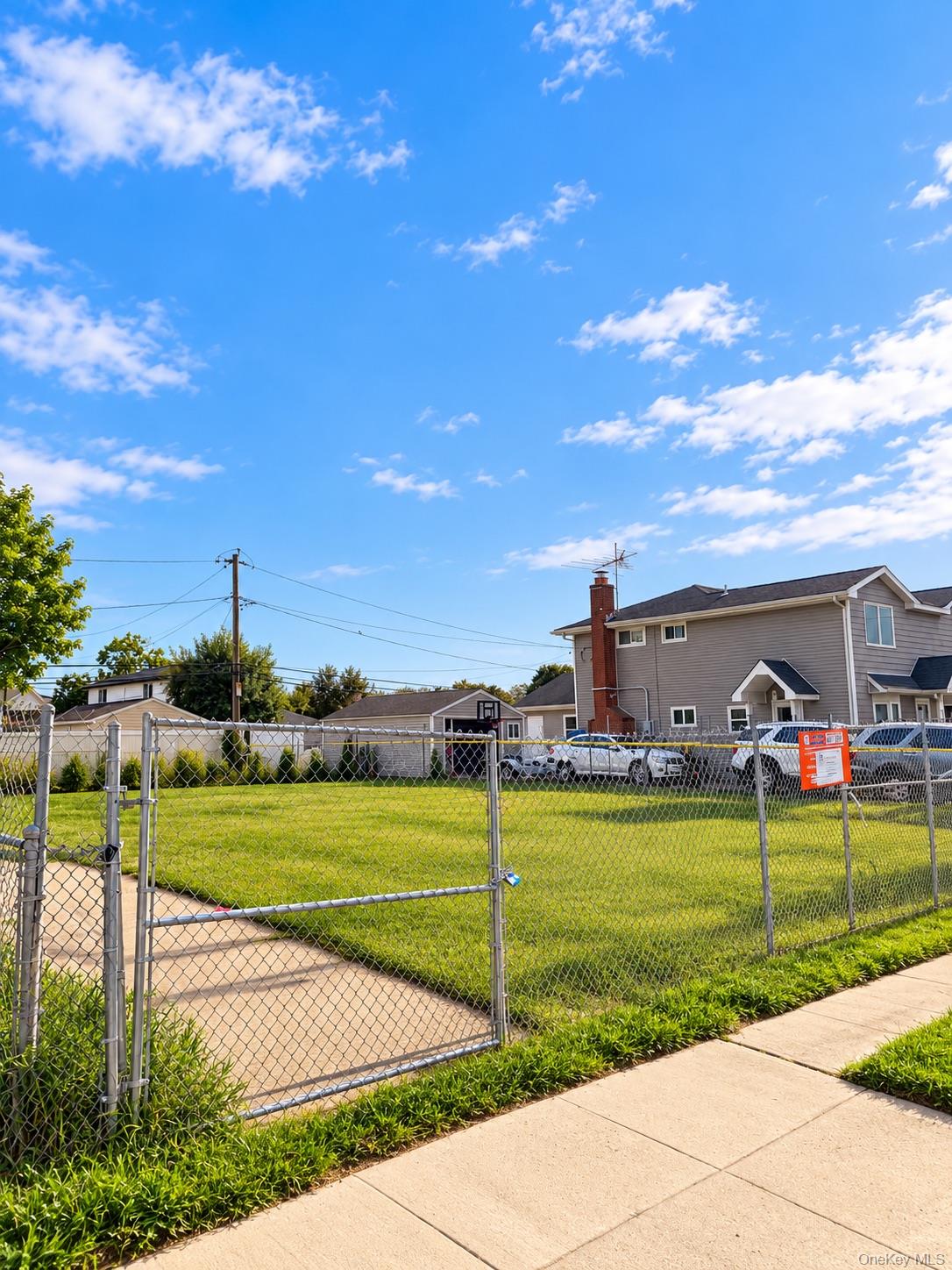 2419 Cedar Street – For Sale photo 2