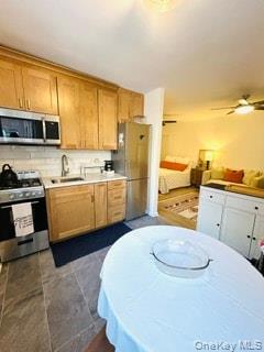 81-05 35th Avenue, Unit 3H photo 8