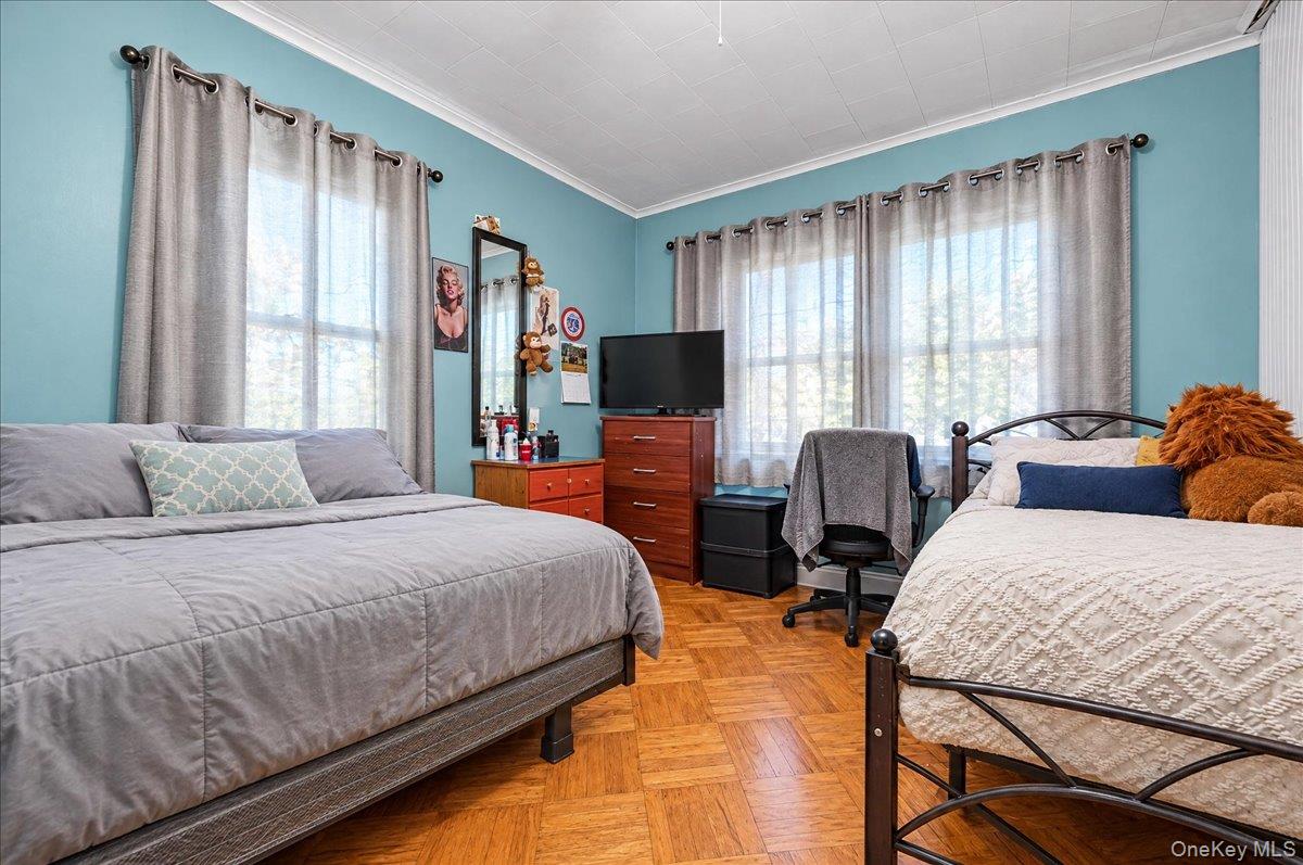 1852 Willoughby Avenue – For Sale photo 9