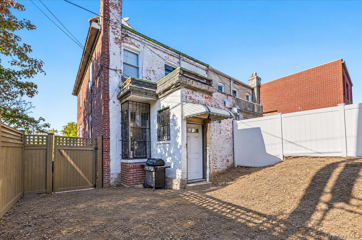 1852 Willoughby Avenue – For Sale photo 11