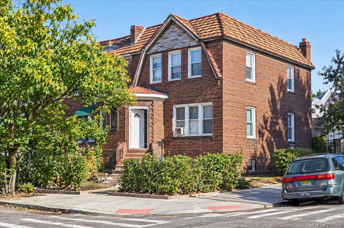 1852 Willoughby Avenue – For Sale photo 2