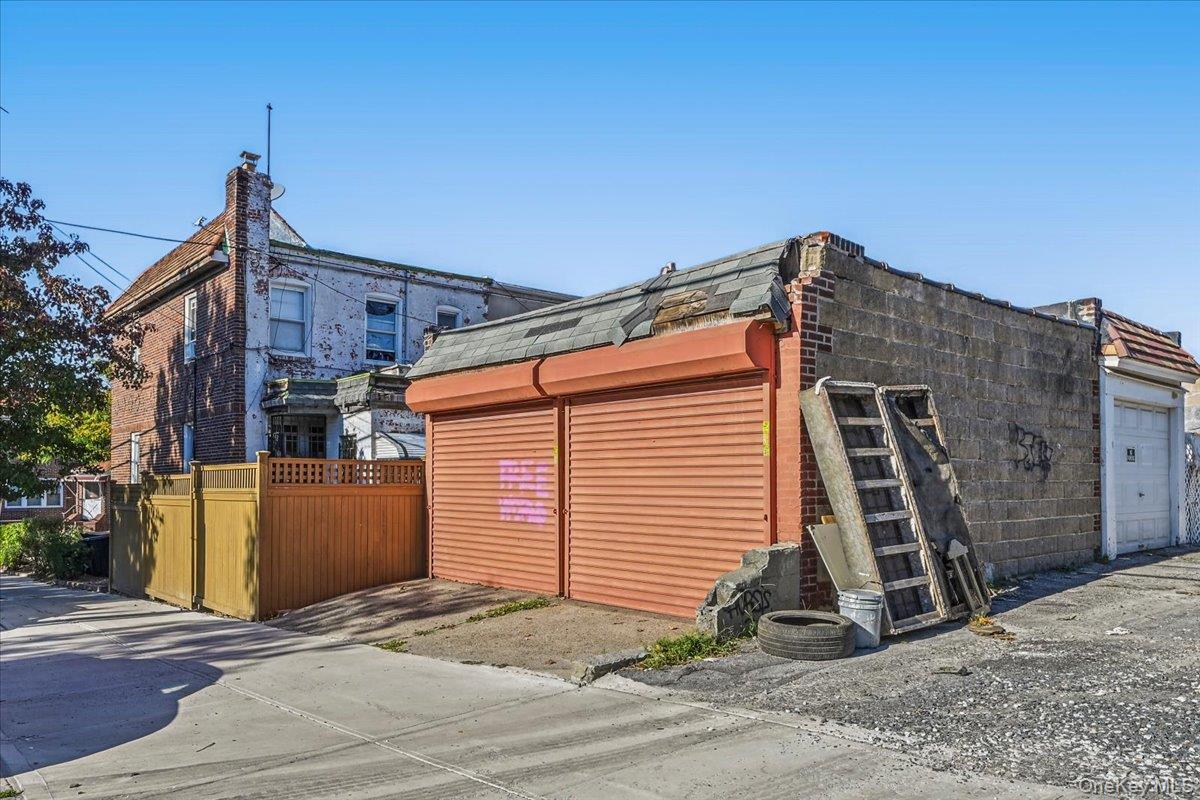 1852 Willoughby Avenue – For Sale photo 14