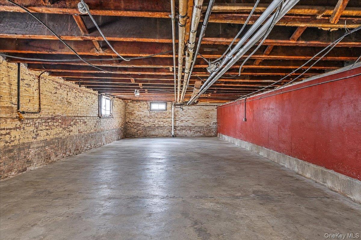 1852 Willoughby Avenue – For Sale photo 12
