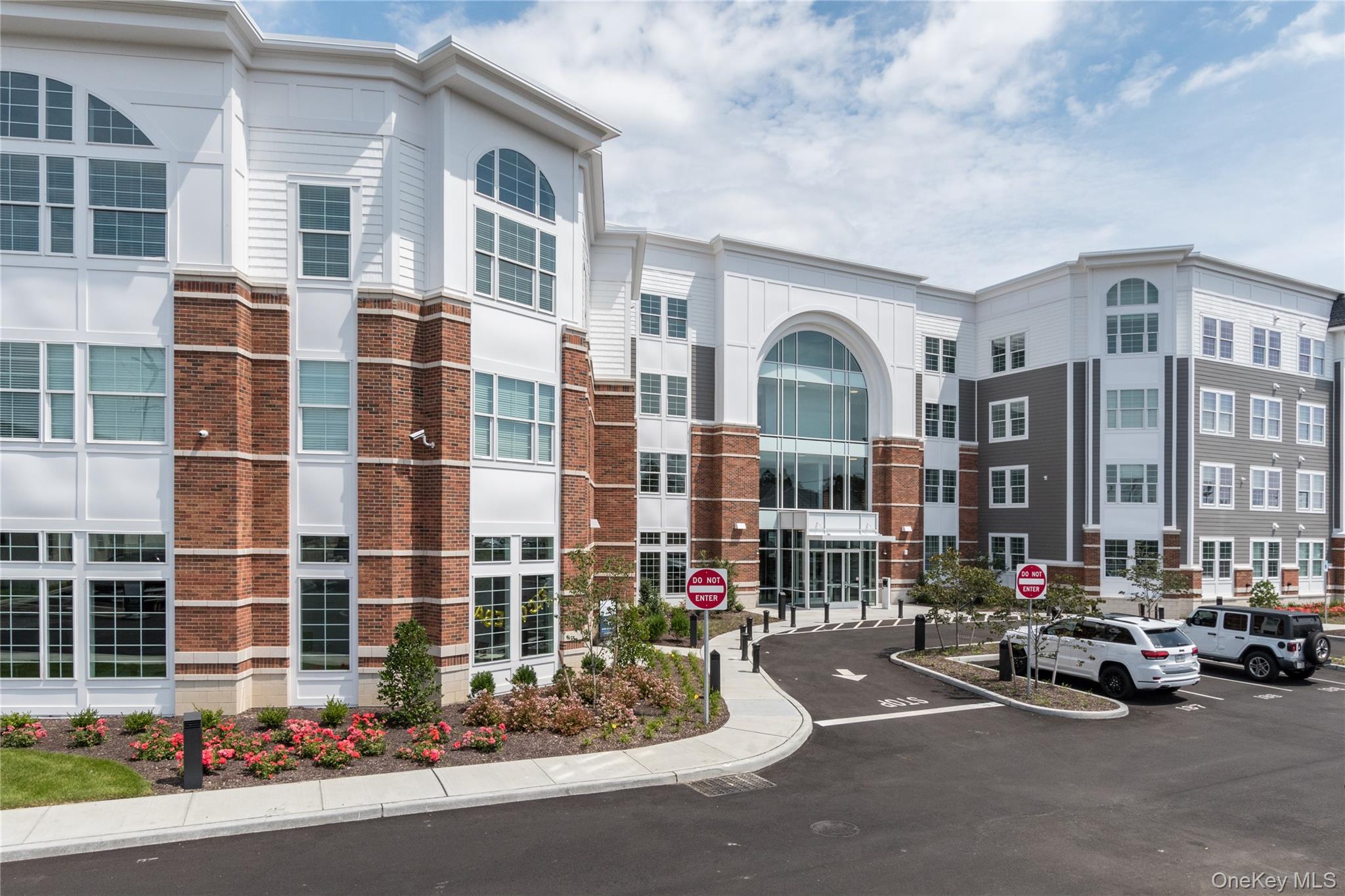 75 E Hoffman Avenue, Unit 2025