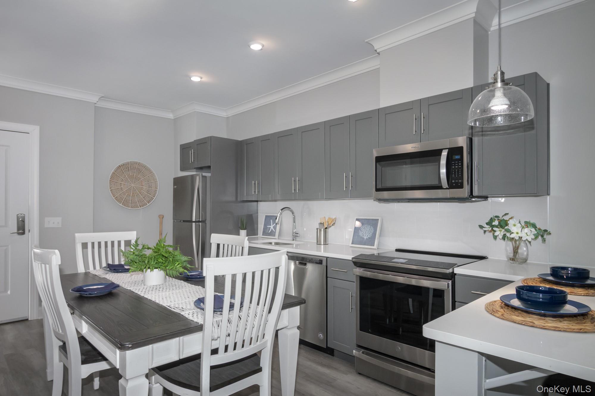75 E Hoffman Avenue, Unit 2025 photo 3