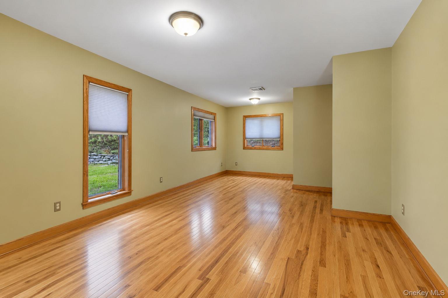 38 Chapel Ct Court – For Sale photo 2