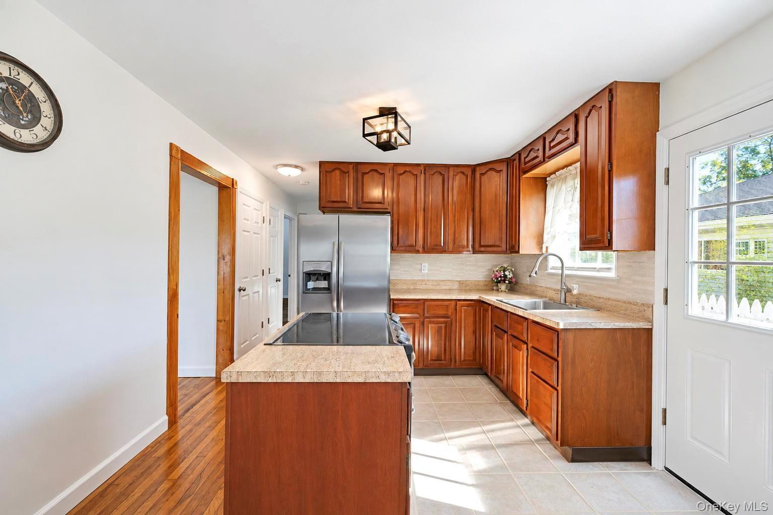 38 Colonial Road – For Sale photo 14