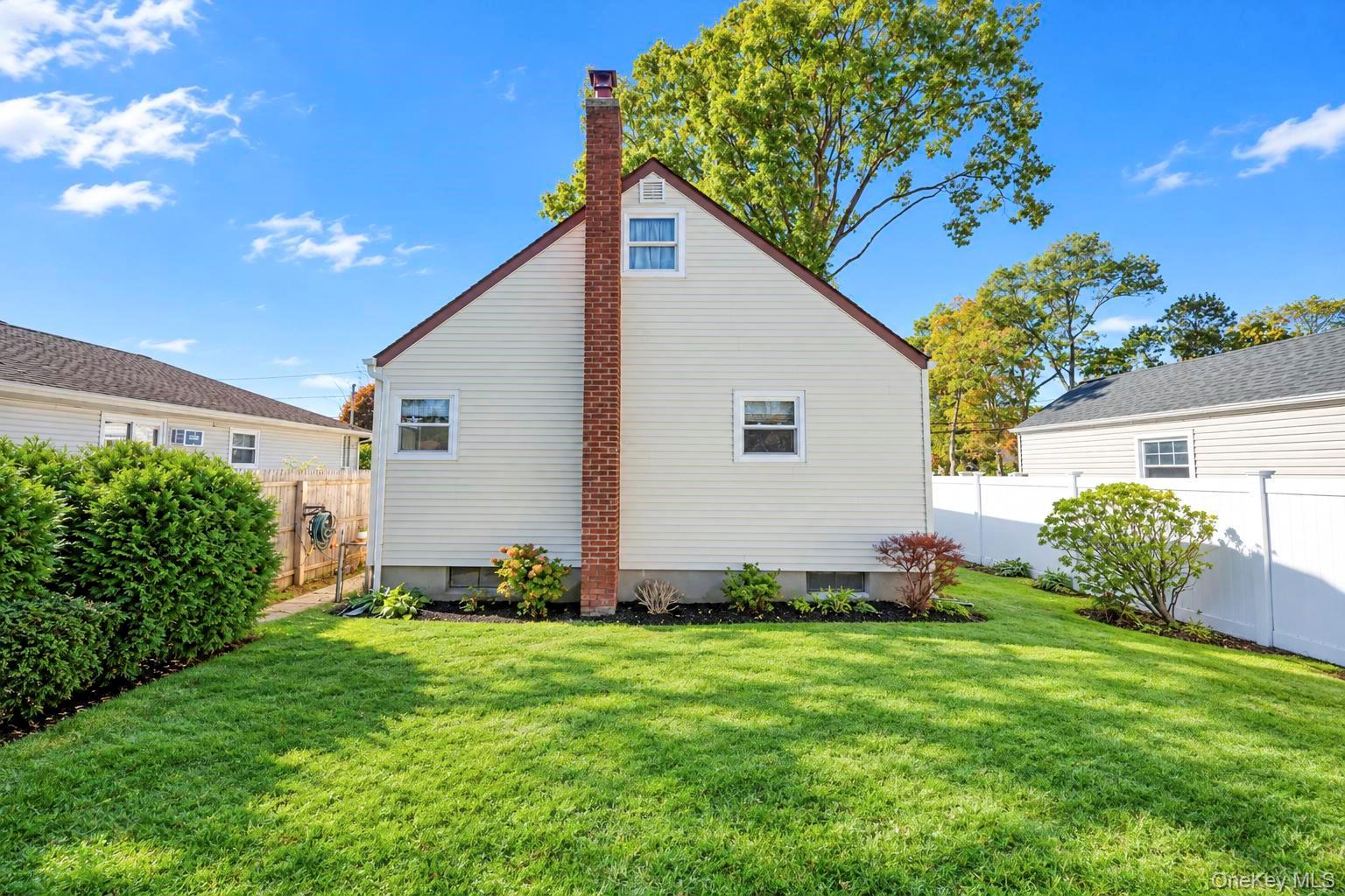 38 Colonial Road – For Sale photo 8