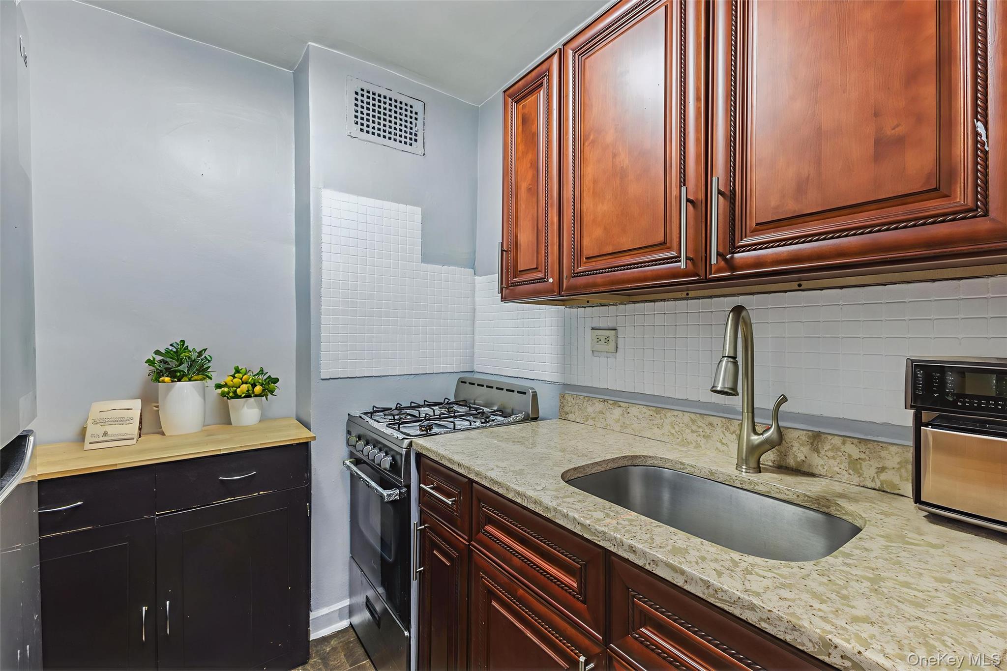 99-10 60th Avenue, Unit A1 photo 5