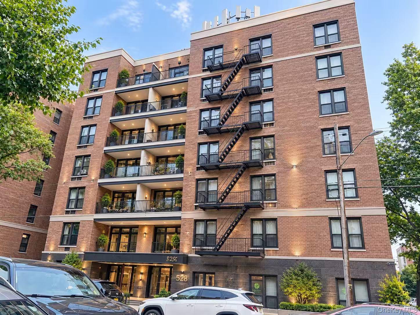 38-25 Parsons Boulevard, Unit 5A