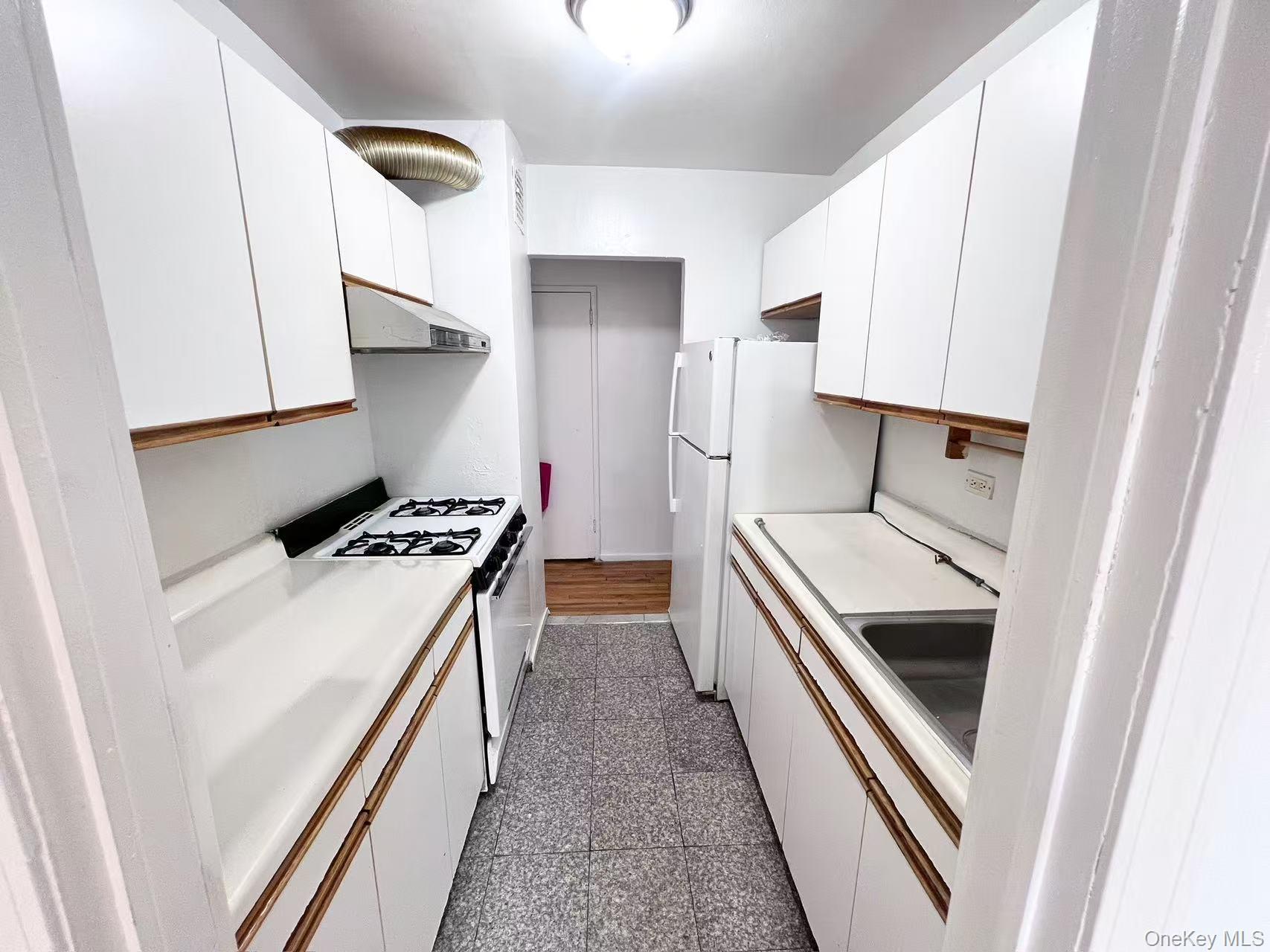 38-25 Parsons Boulevard, Unit 5A photo 6