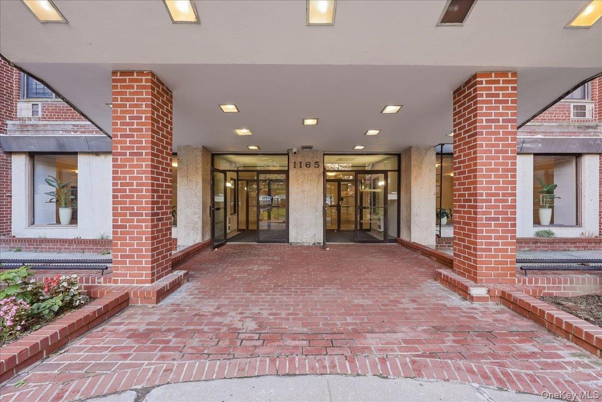 1165 E 54th Street, Unit 3H photo 3