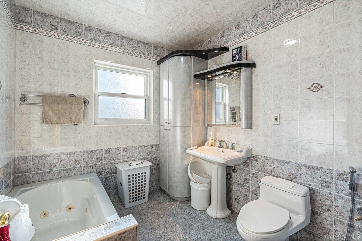 67-46 Exeter Street – For Sale photo 11