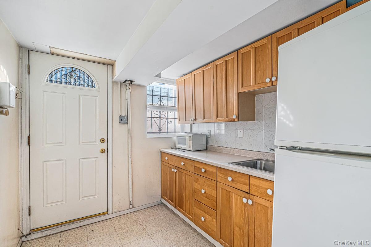 67-46 Exeter Street – For Sale photo 18