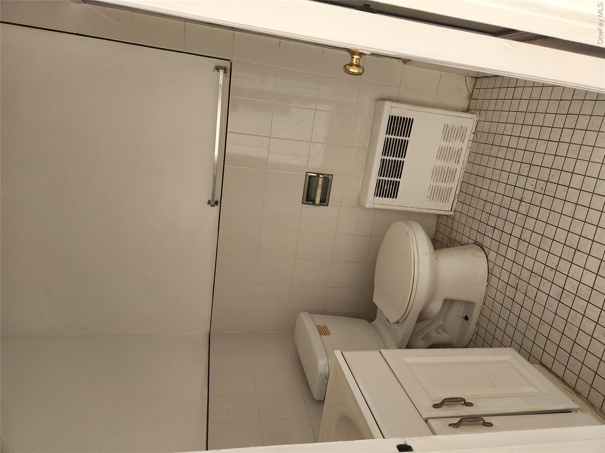 68-17 31st Avenue – For Rent photo 4
