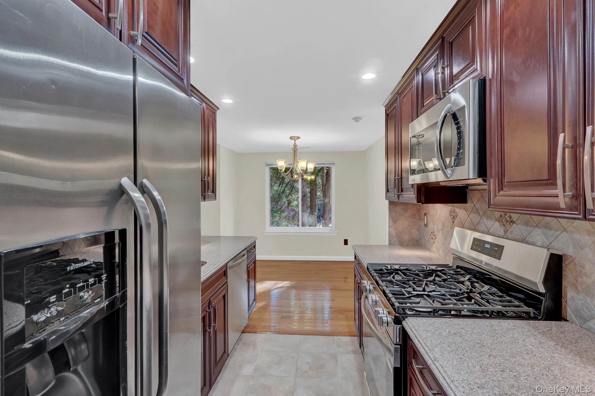 425 Clubhouse Court – For Sale photo 4