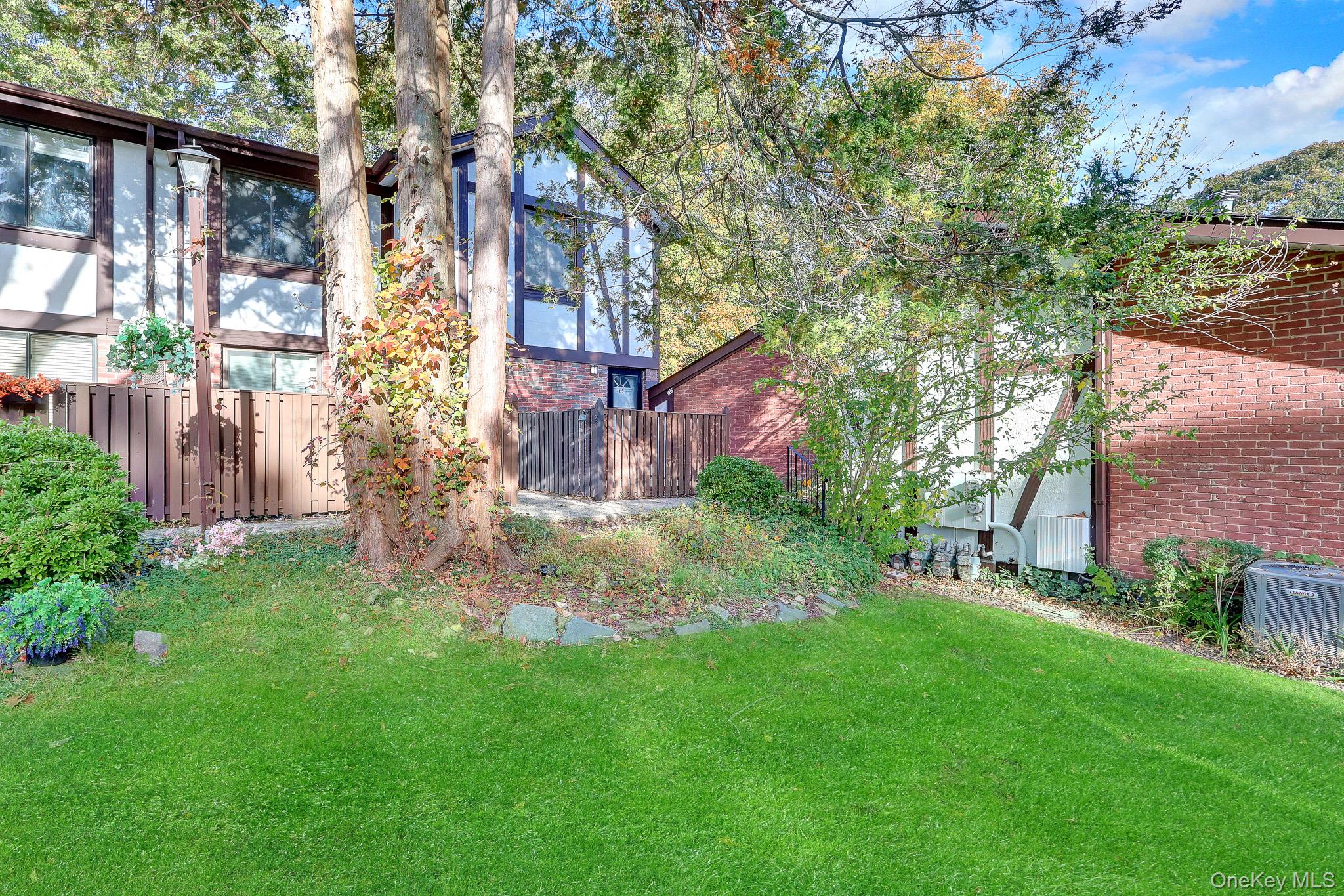 425 Clubhouse Court – For Sale photo 18