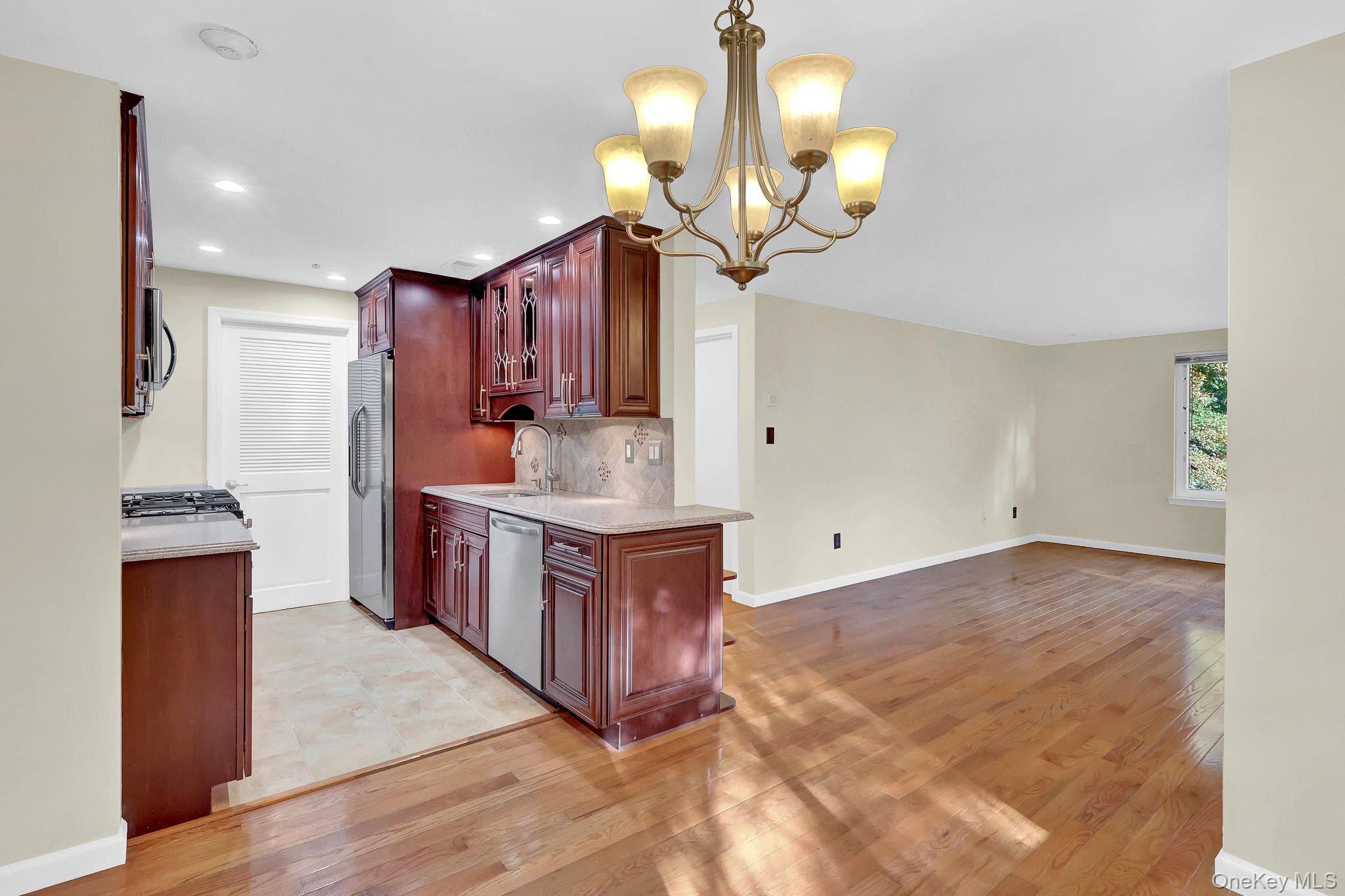 425 Clubhouse Court – For Sale photo 5