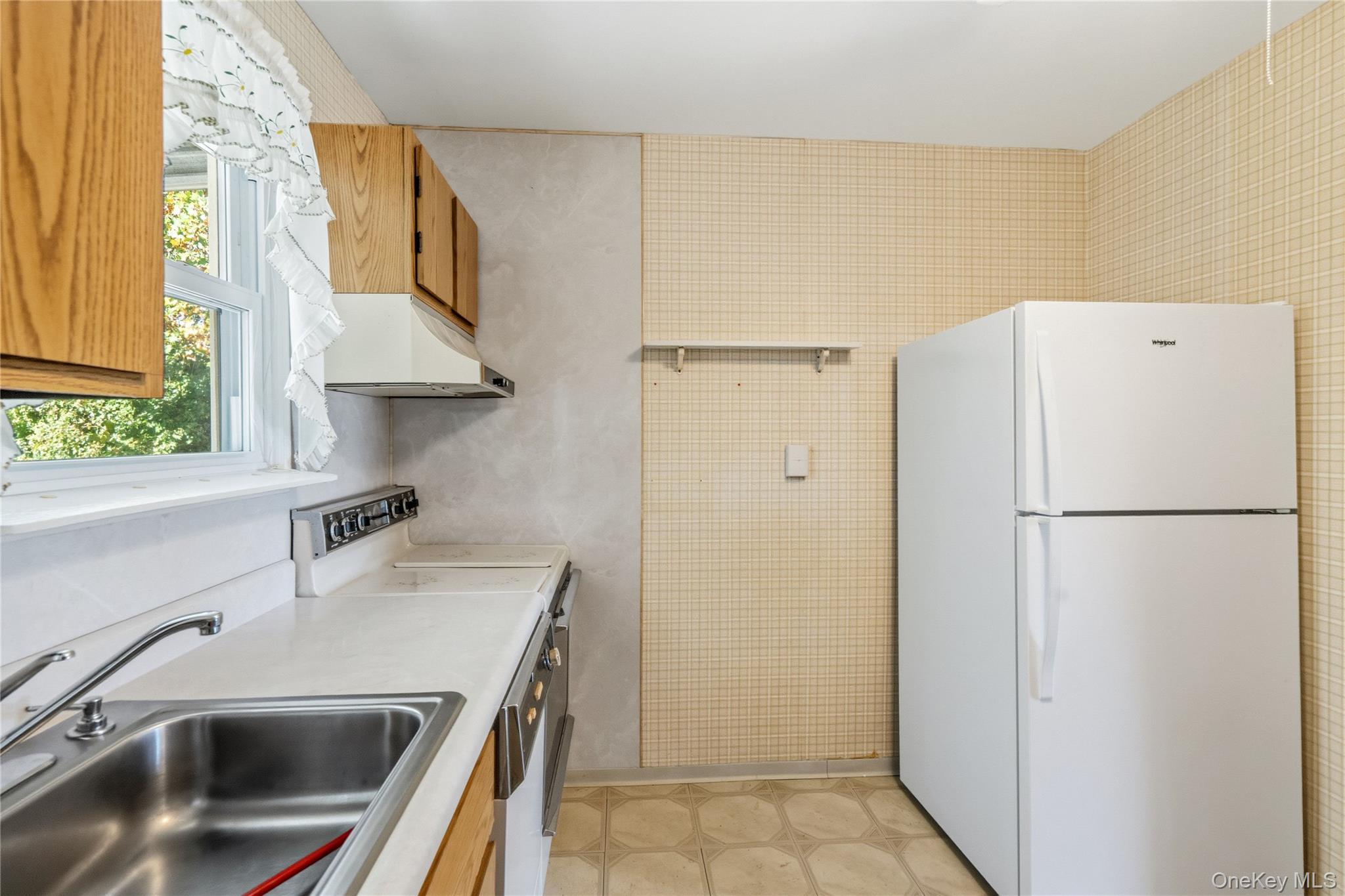 564 Center Briarwood Avenue – For Sale photo 11