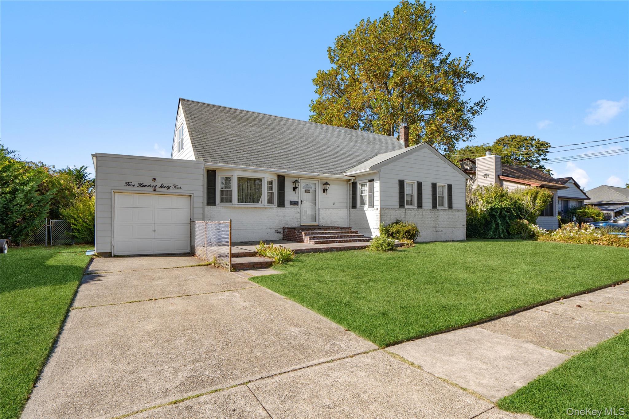 564 Center Briarwood Avenue – For Sale photo 2