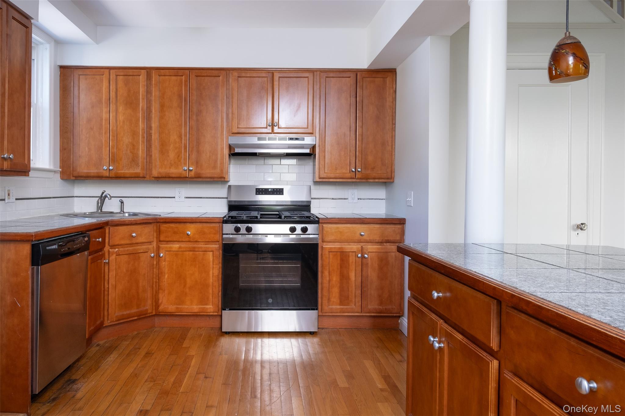 453 Beach Avenue, Unit Left photo 17