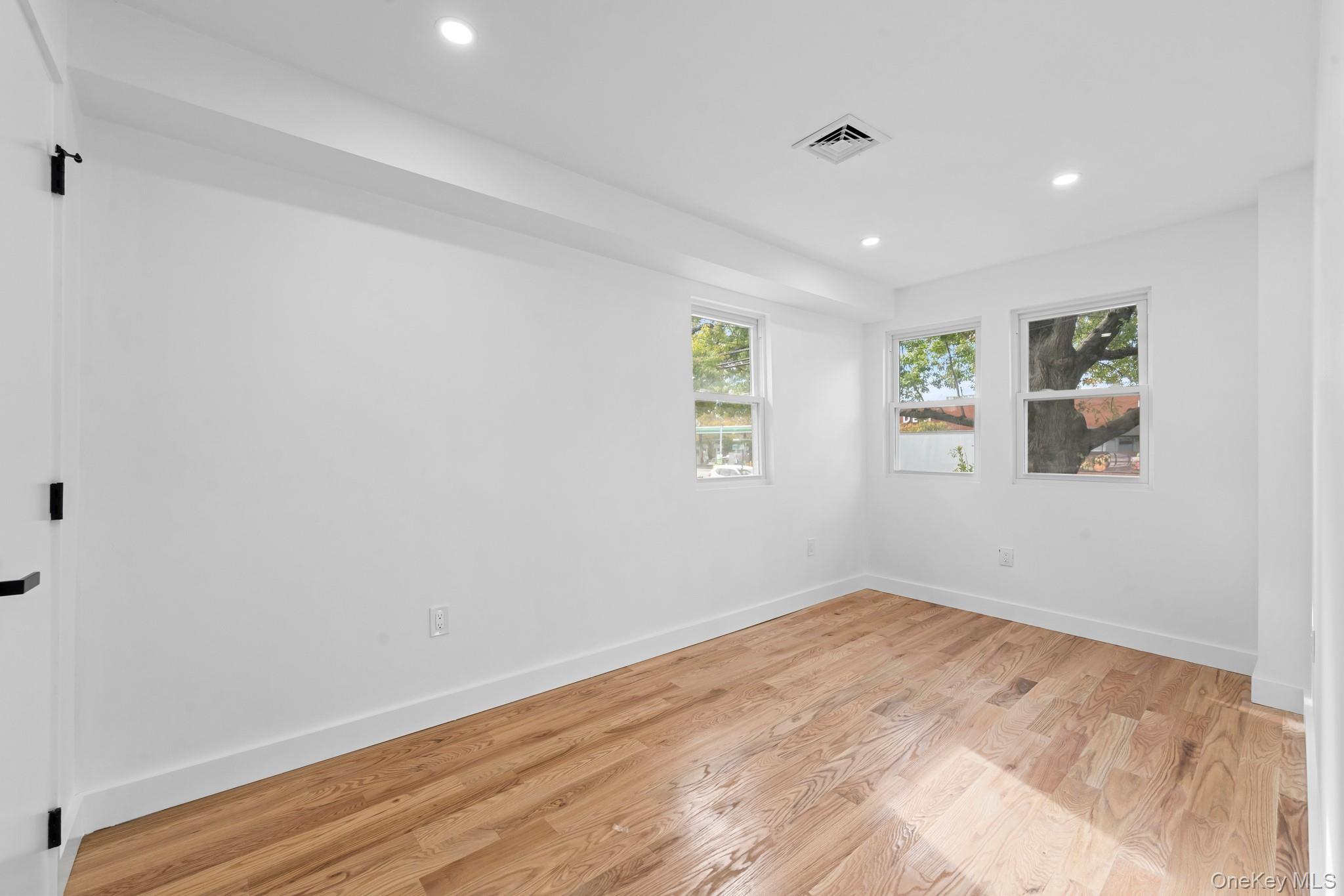 14551 Farmers Boulevard – For Sale photo 10