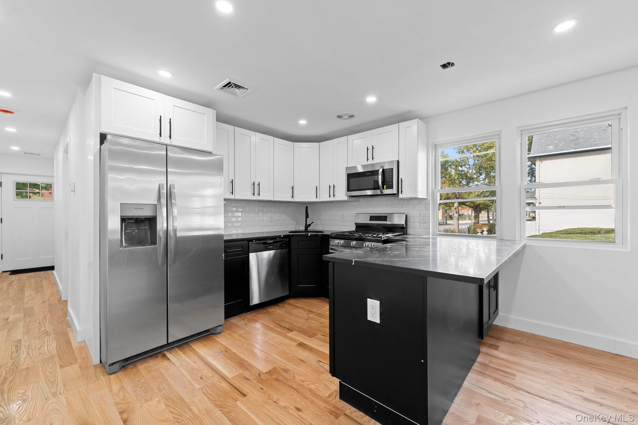 14551 Farmers Boulevard – For Sale photo 4