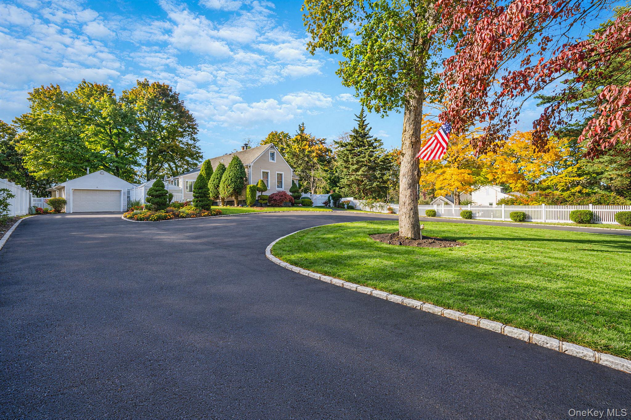 220 Holbrook Avenue – For Sale