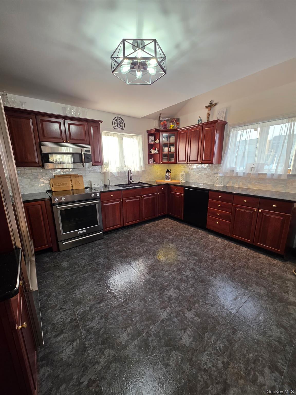 12 W 5th Road – For Sale photo 3