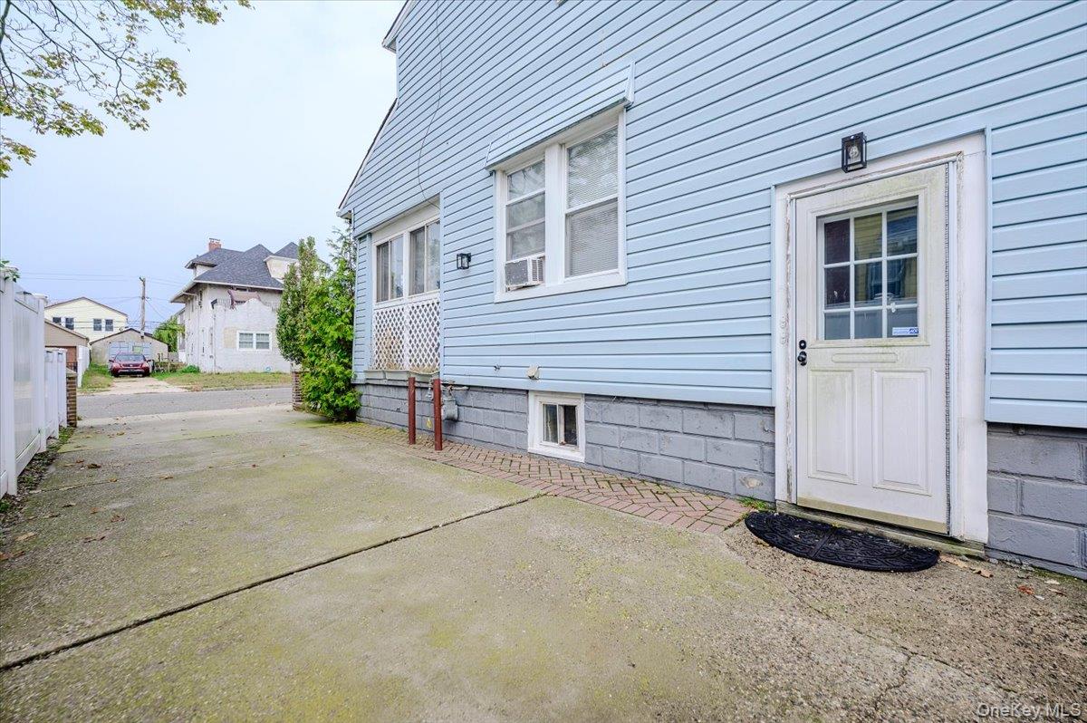 50 E Hudson Street, Unit Upper photo 2