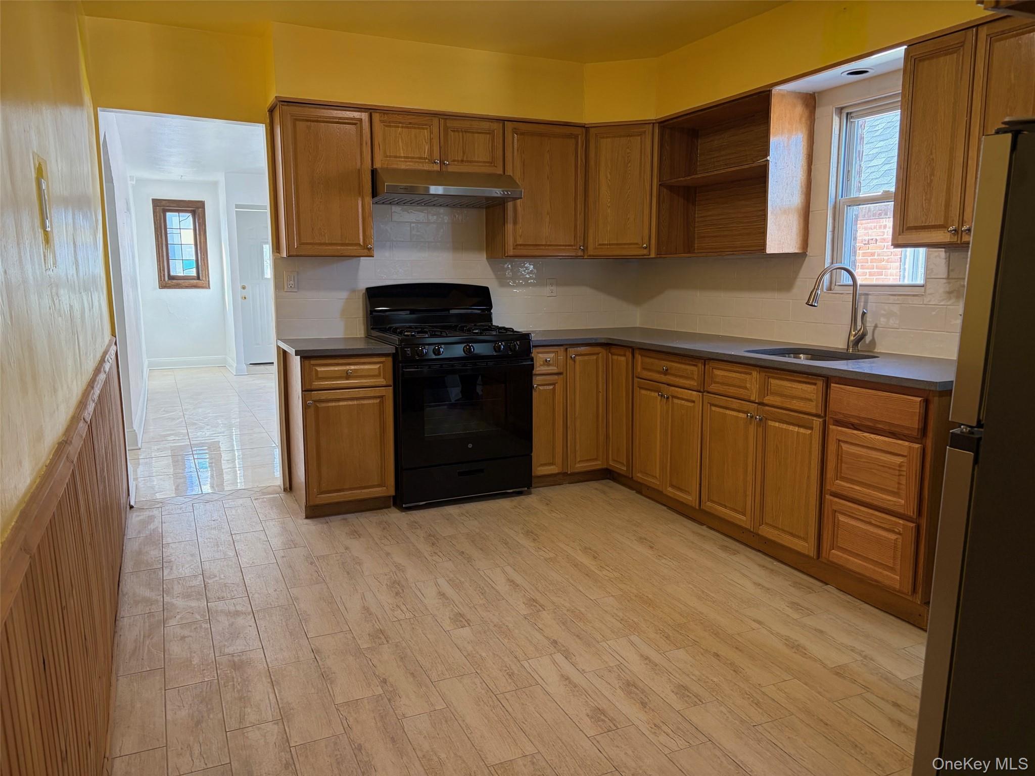 7729 80th Street – For Rent photo 4