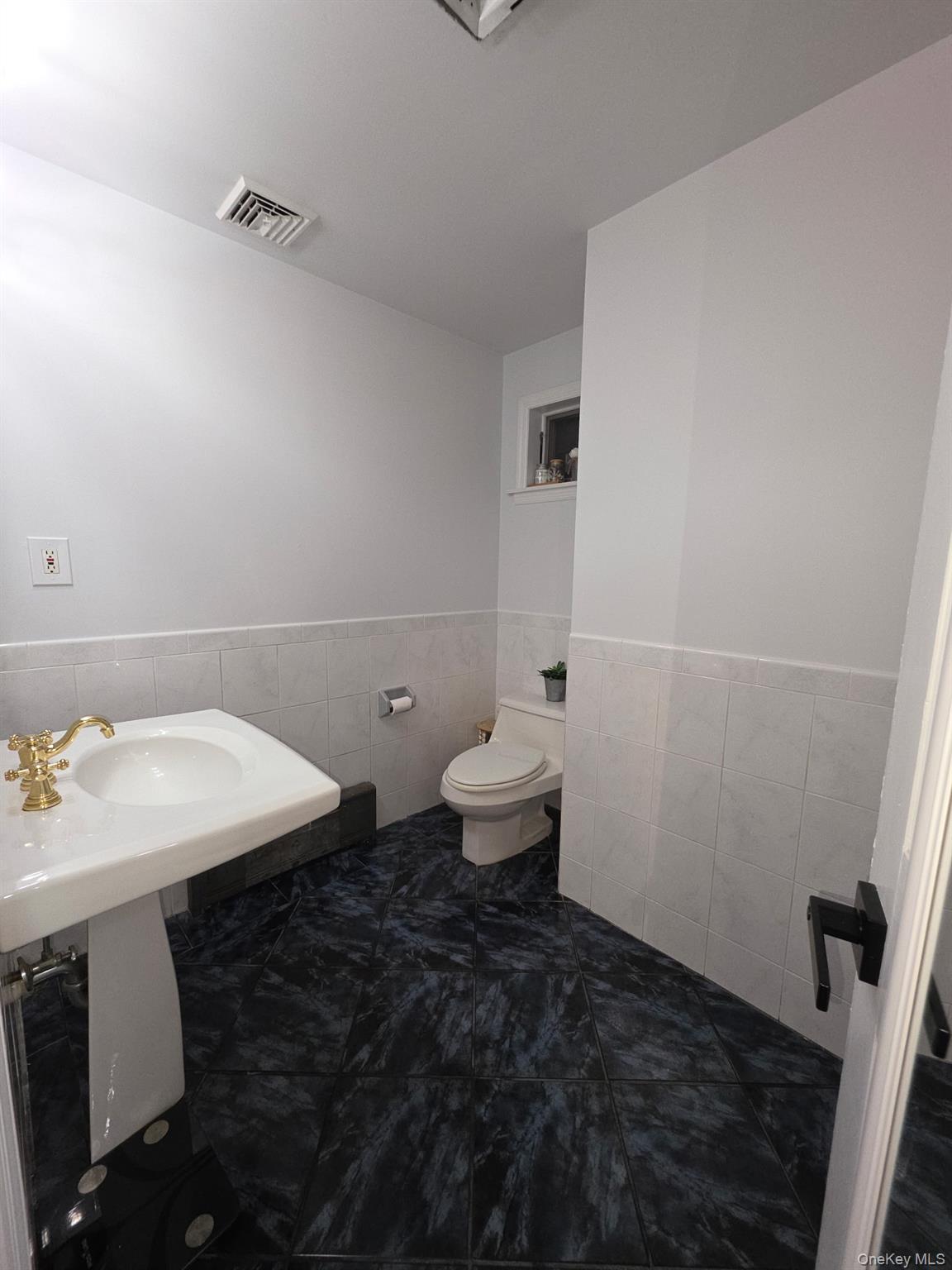 14 W 5th Road – For Sale photo 17