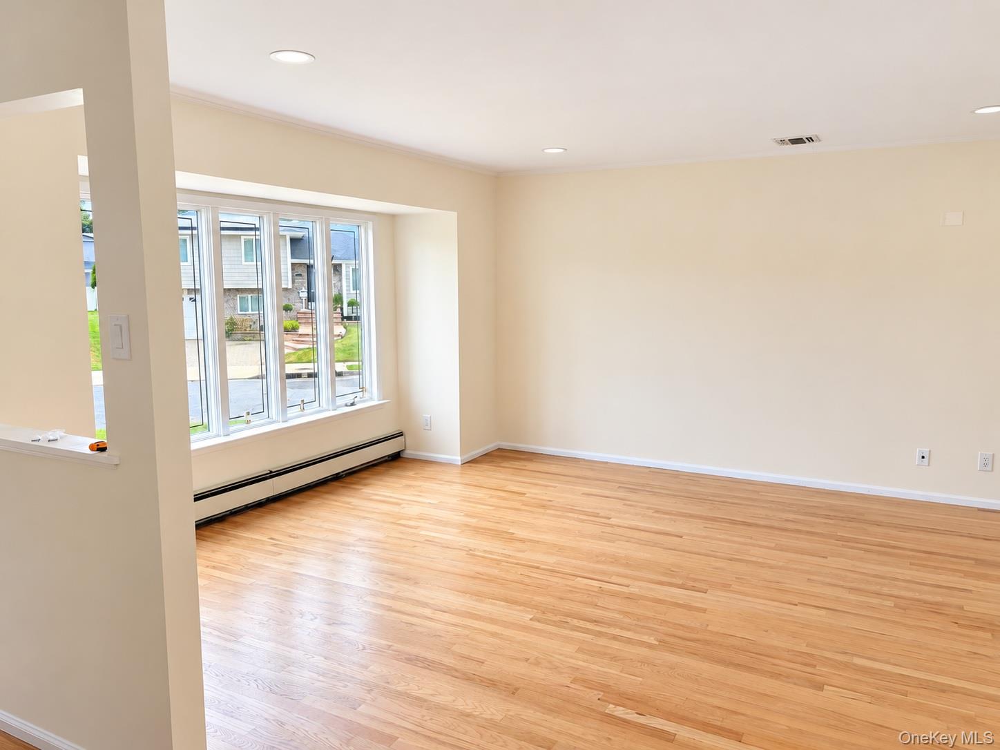 2161 Isabelle Court – For Sale photo 2
