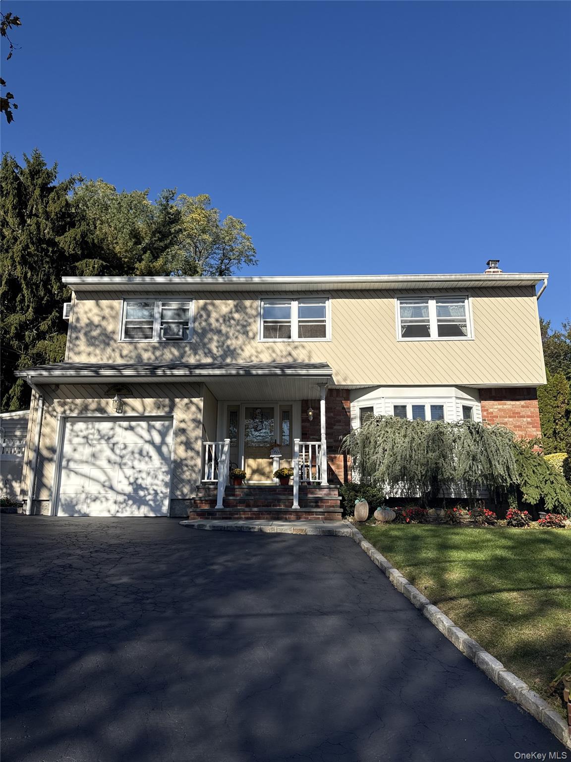 215 Bellerose Avenue – For Rent