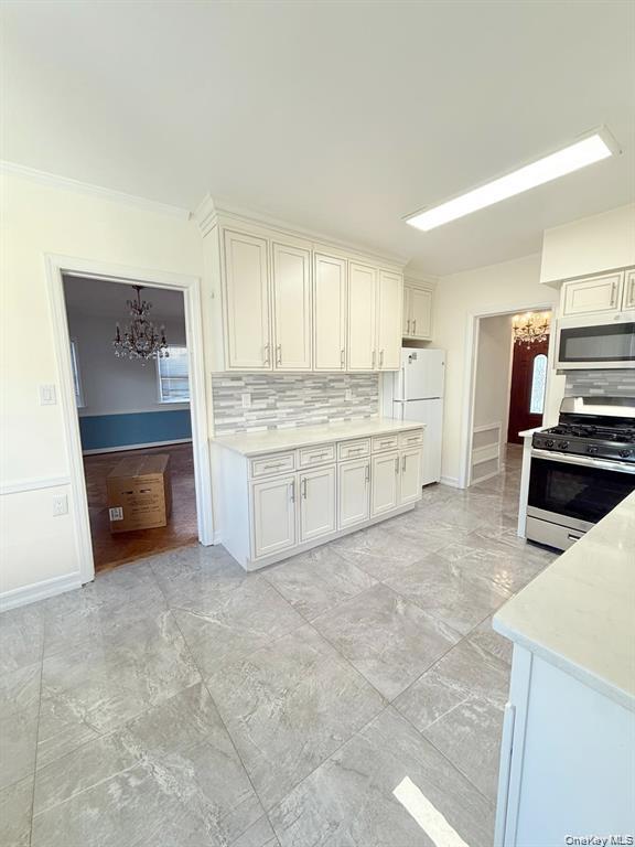 81-15 189th Street – For Rent photo 11