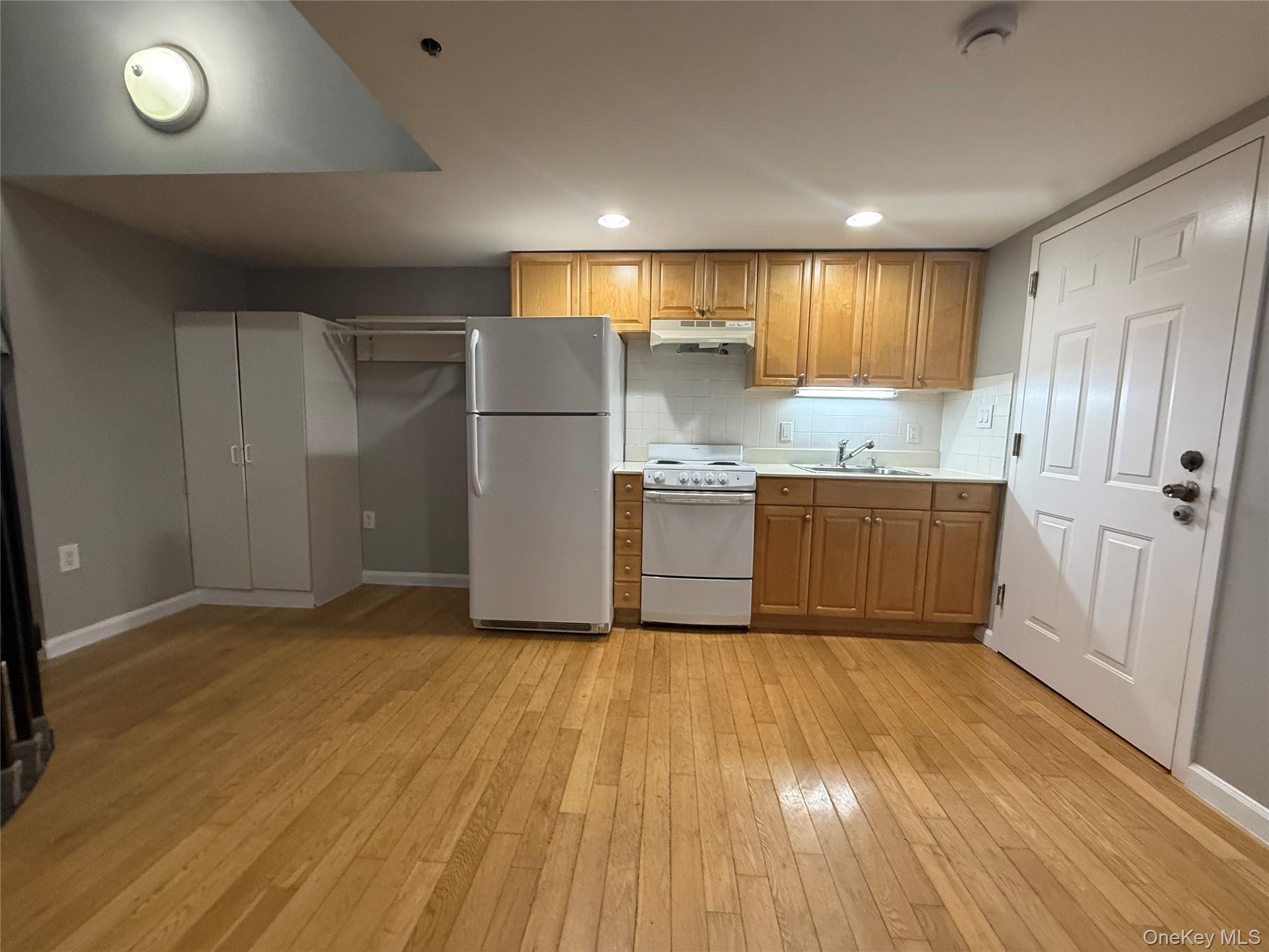 94 Fourth Avenue, Unit 213 photo 3